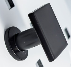 C czarny 24x24mm 1szt