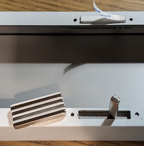 Magnes samoprzylepny osłona jednoczęściowa 4szt 6x10x5mm